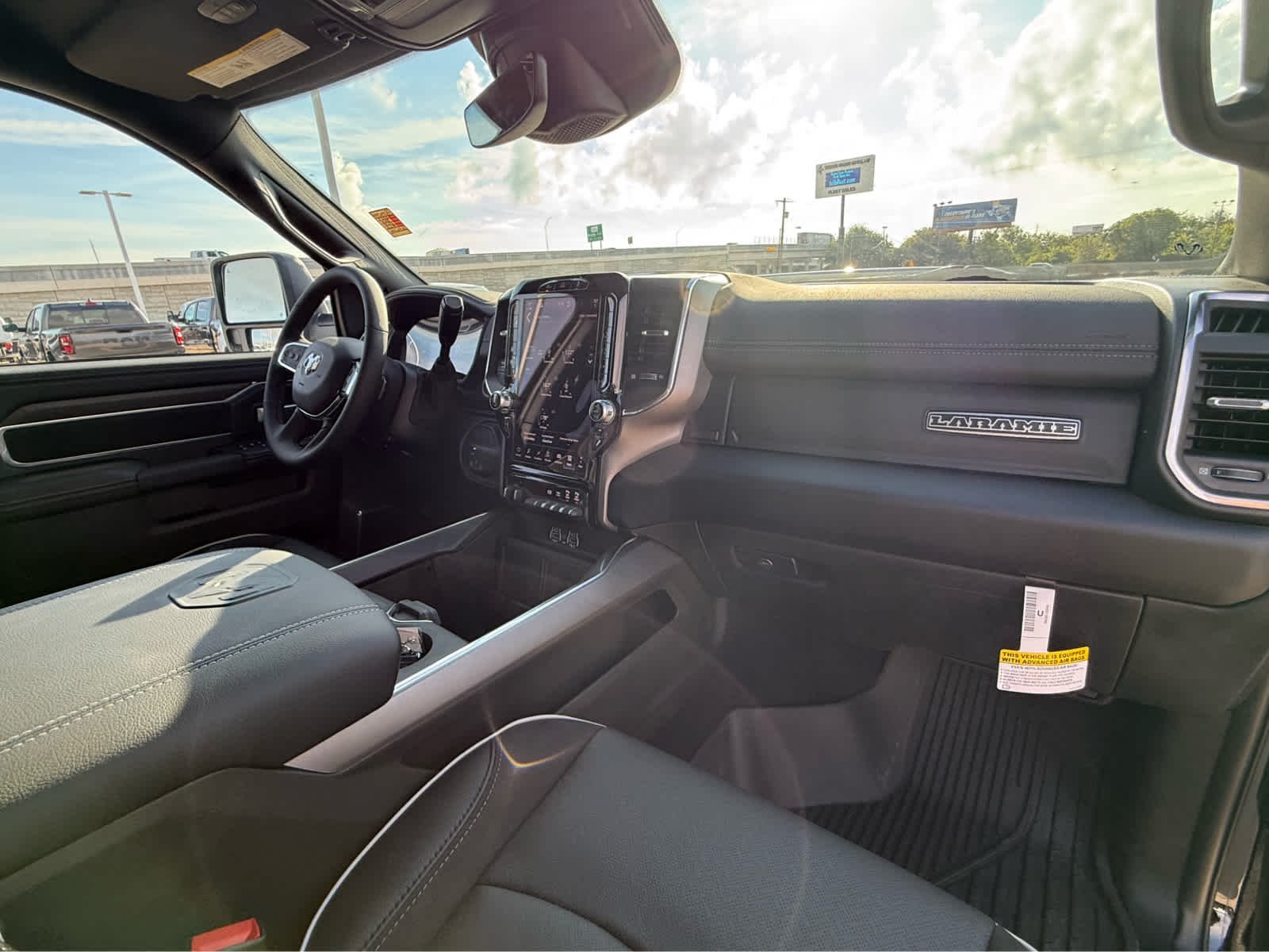 New 2027 Diamond Black Crystal Pearl-Coat Exterior Paint RAM Laramie image 17