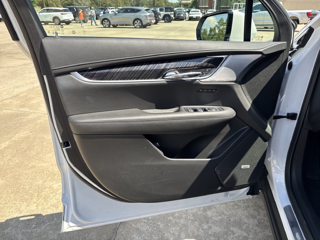 Used 2025 White Cadillac Premium Luxury image 21