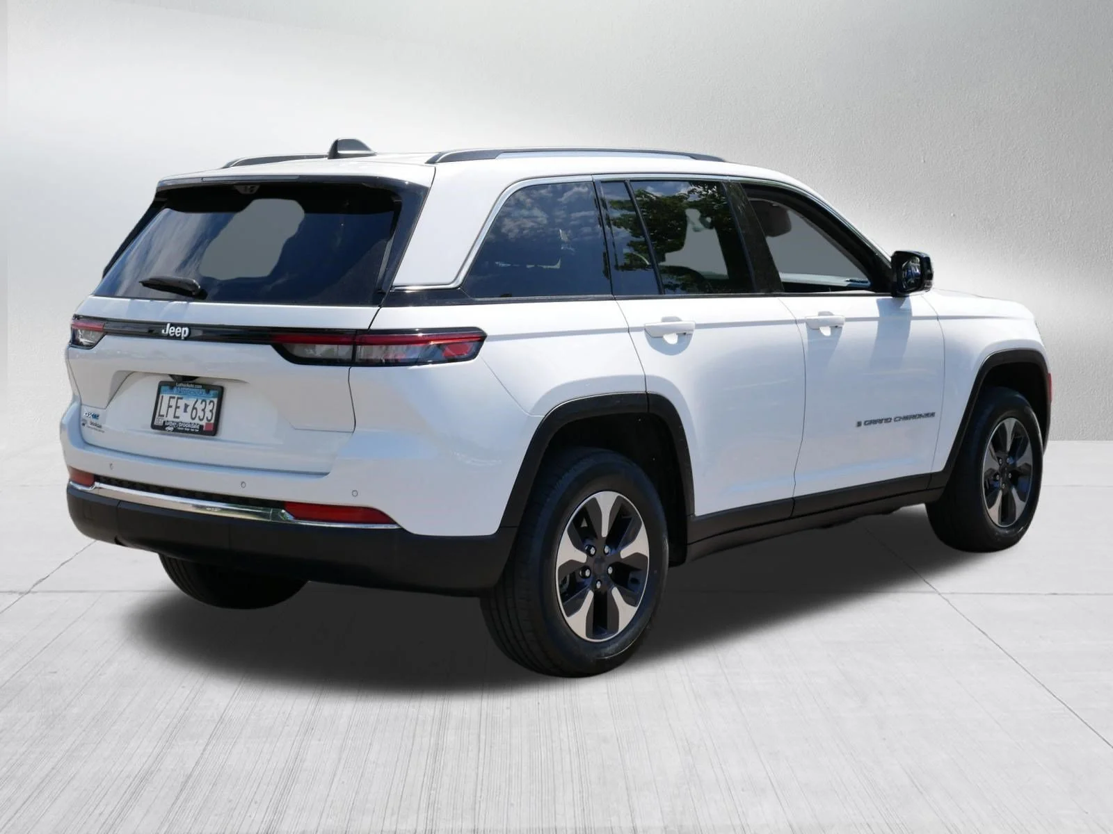 Used 2022 Bright White Clearcoat Jeep  image 7