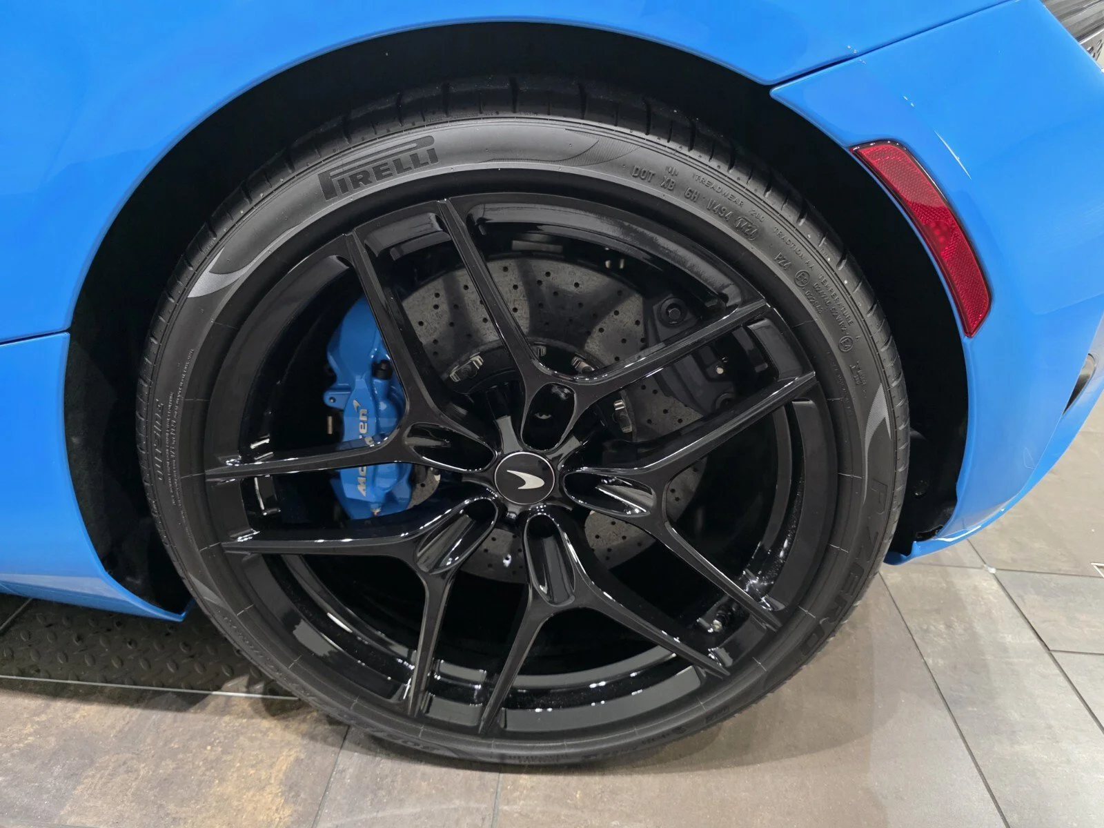 Used 2024 MSO Mexico Blue McLaren Spider image 21