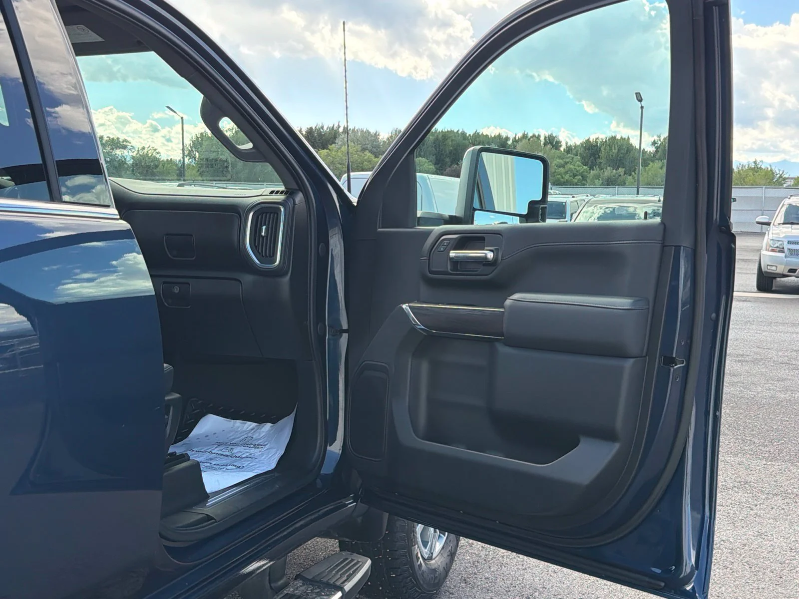 Used 2022 PACIFIC BLUE METALLIC GMC SLT image 37