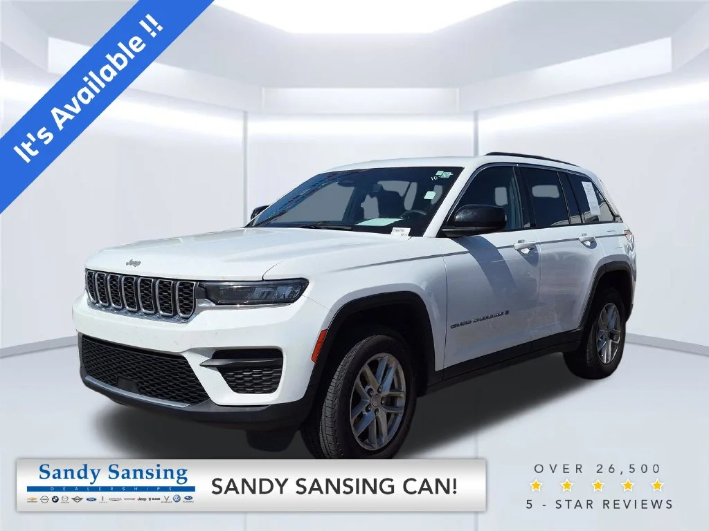 Used 2024 White Jeep Laredo image 1