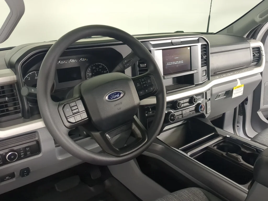 2025 Ford F-350 Super Duty Chassis Cab XLT - Photo 14