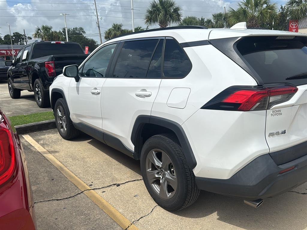 Used 2022 White Toyota XLE image 4