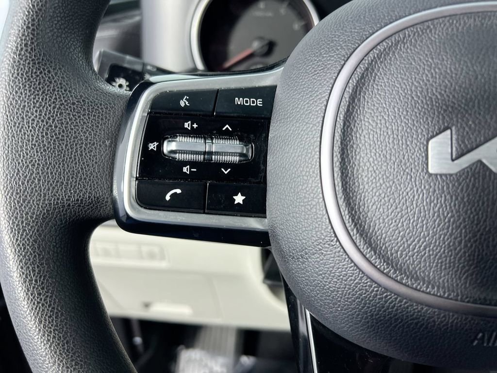 Certified Used 2024  Kia LX image 15