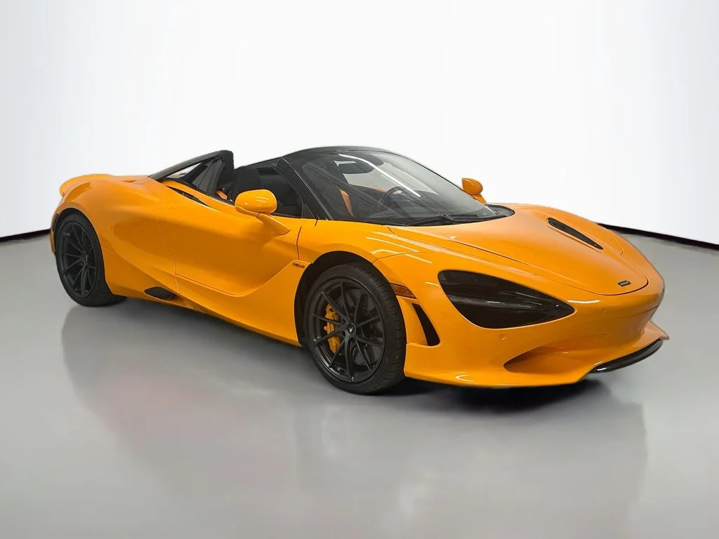Used 2025  McLaren  image 7