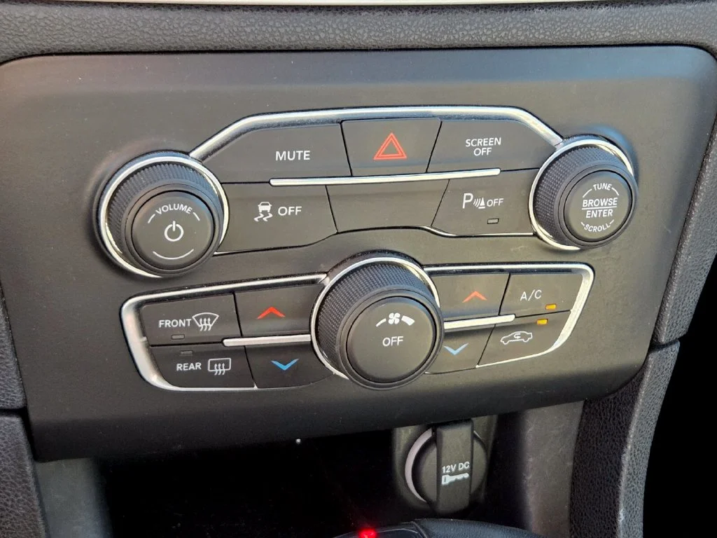 Used 2022 White Dodge SXT image 30