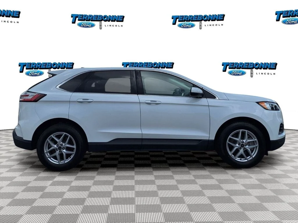 Used 2023 Oxford White Ford SEL image 4