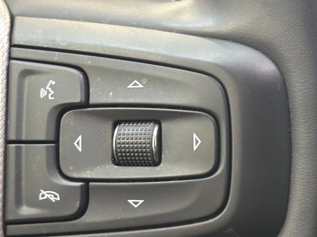 Used 2025 Sterling Metallic GMC Denali image 18