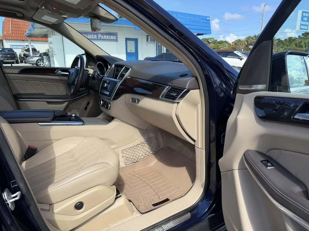 Used 2014  Mercedes-Benz 4MATIC® image 25