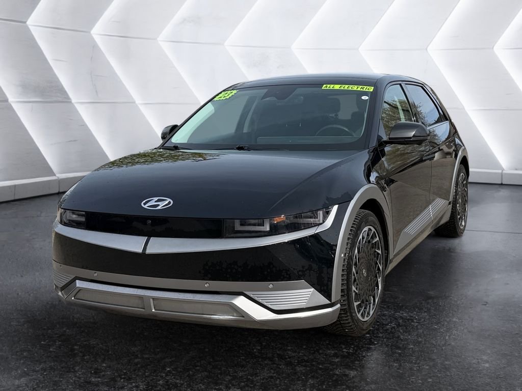Used 2023 Black Hyundai Limited image 3