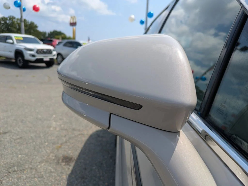 Used 2022 Ceramic Pearl Metallic Tinted Clearcoat Lincoln Reserve image 13