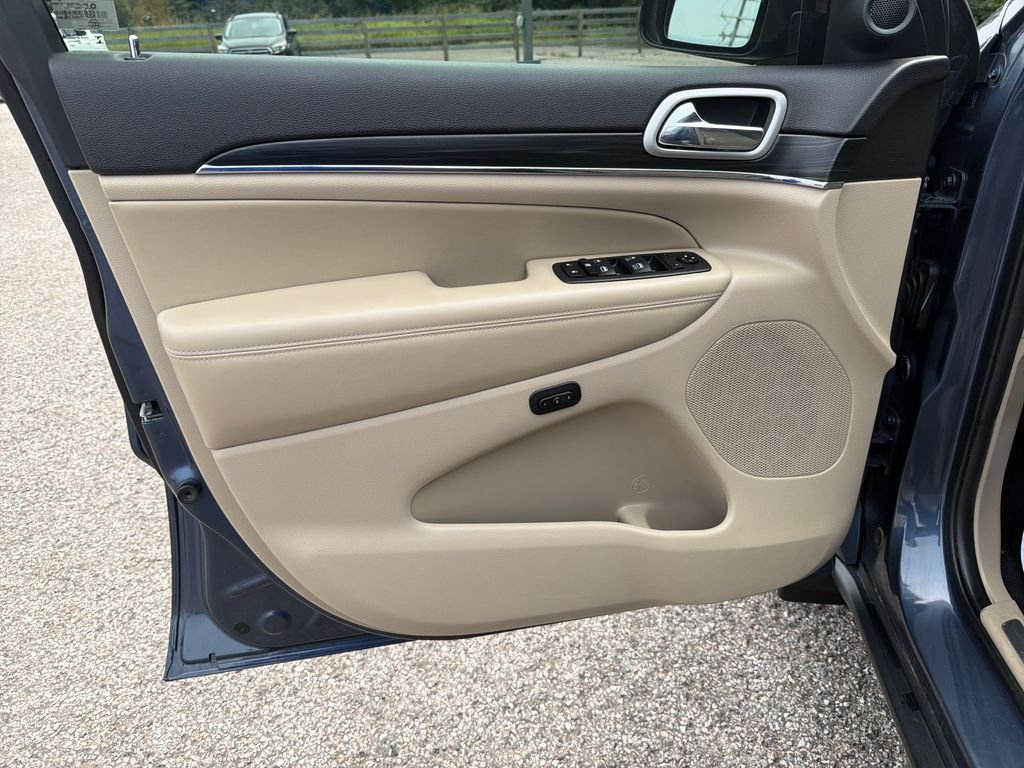 Used 2020 Blue Jeep Limited image 12