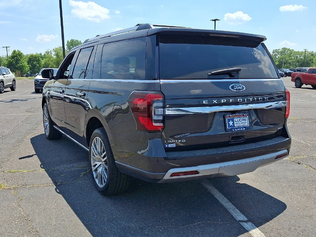 Used 2024  Ford Limited image 9
