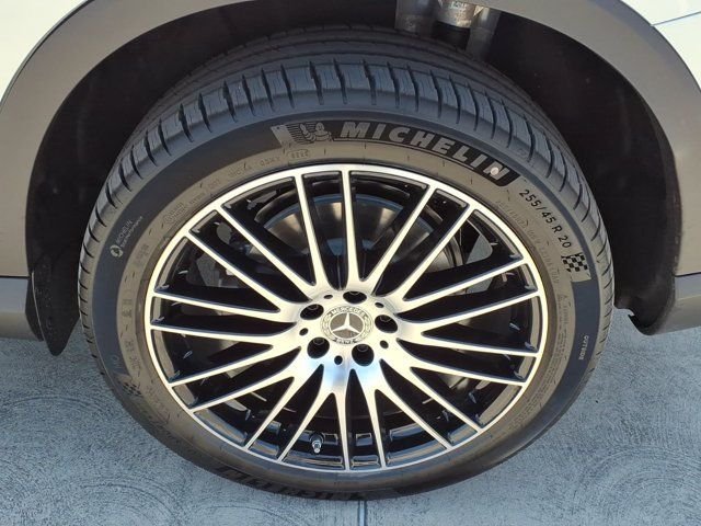 New 2026 Silver Mercedes-Benz GLC 300 image 24