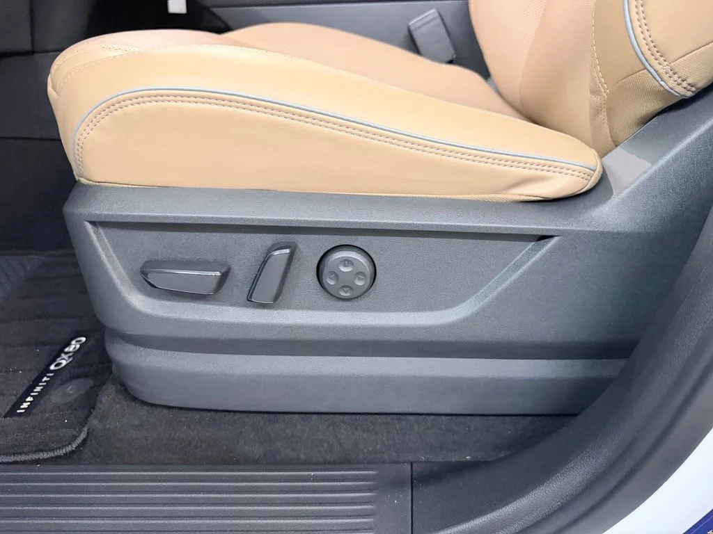 New 2027 RADIANT WHITE INFINITI Luxe 2WD image 13