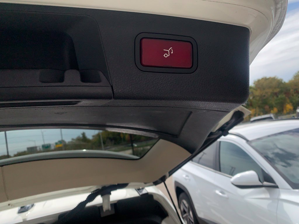 Used 2010 White Mercedes-Benz GLK 350 image 33