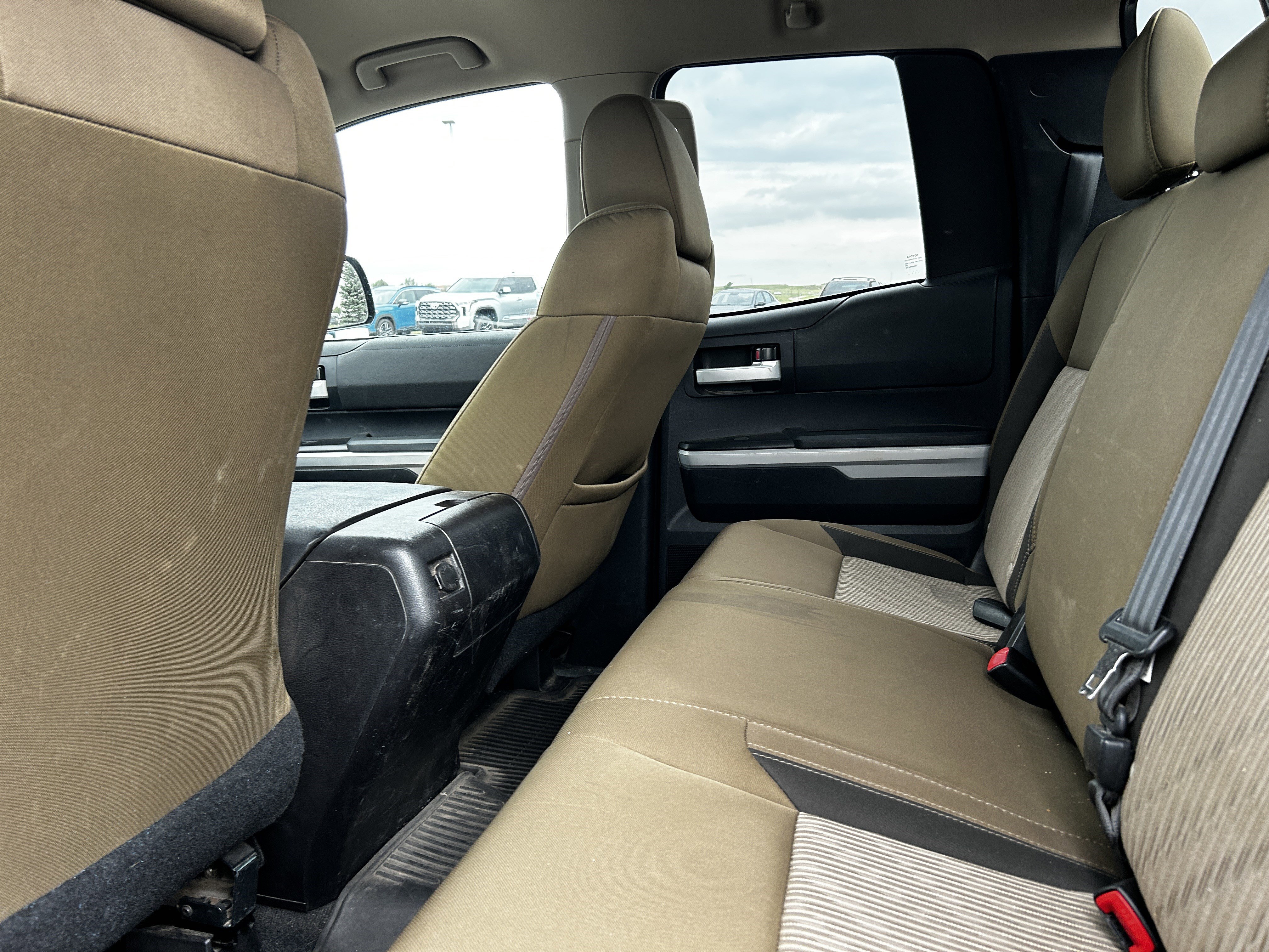 Used 2015 Super White Toyota SR5 image 9