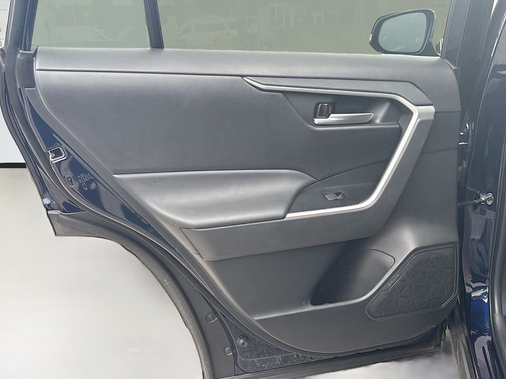 Used 2025  Toyota XLE image 16