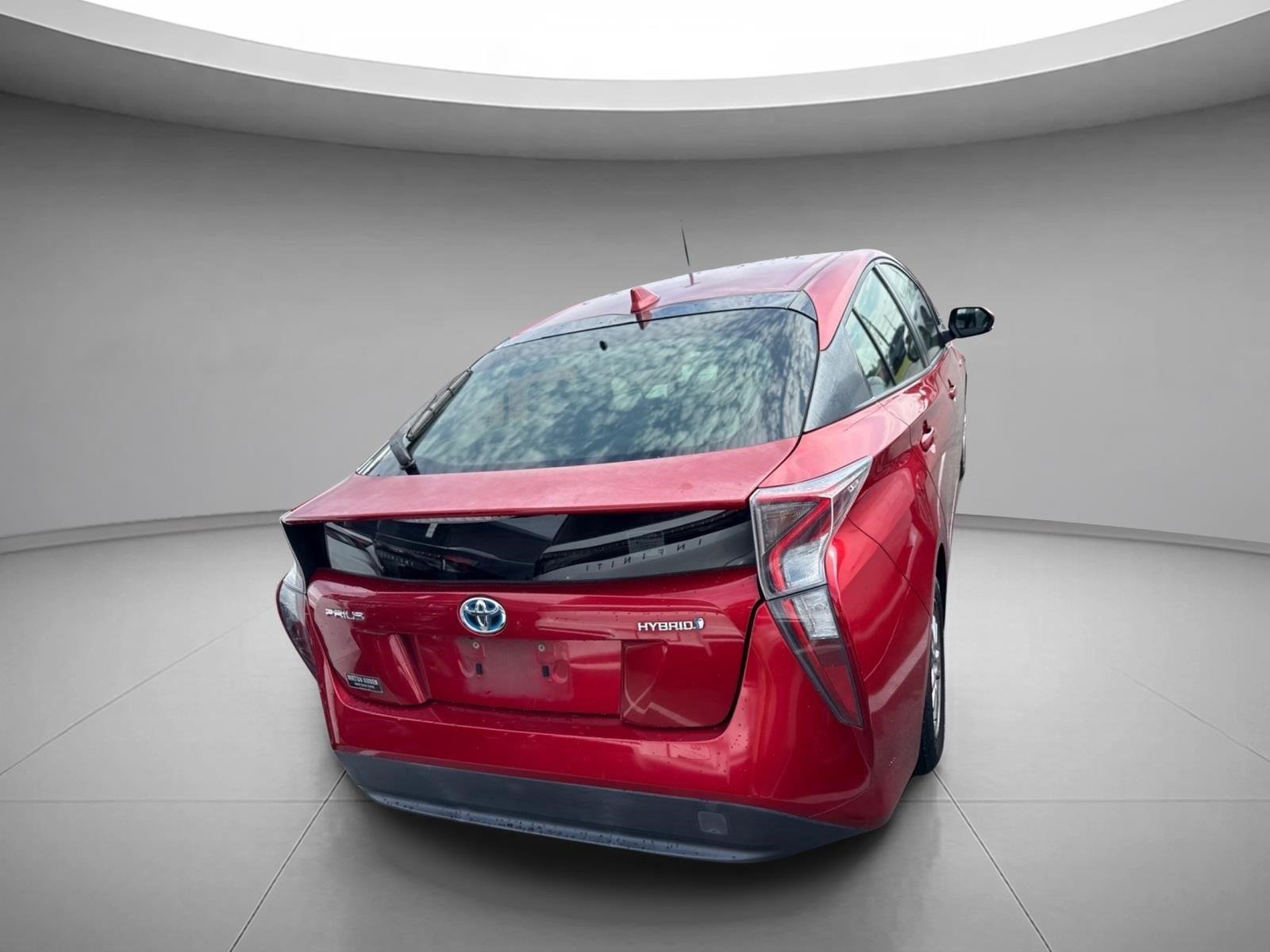 Used 2016 Hypersonic Red Toyota Two image 12
