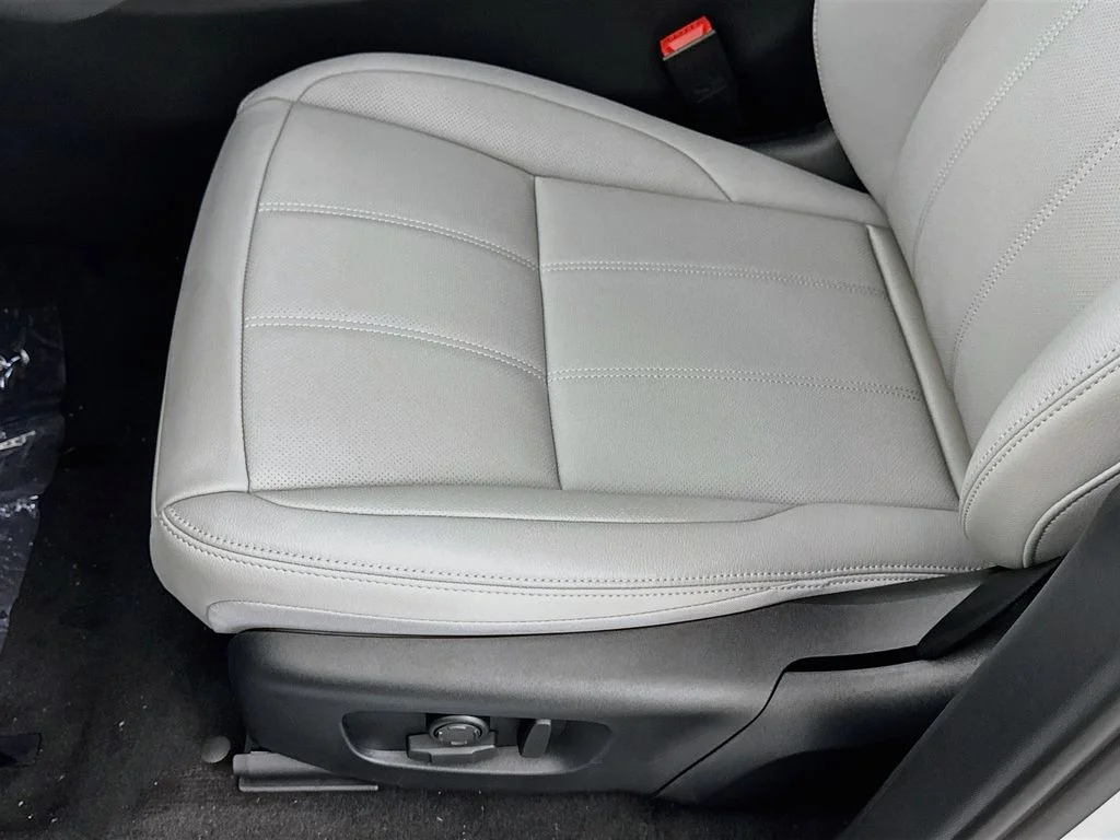 New 2026 Fuji White Land Rover Core S image 20