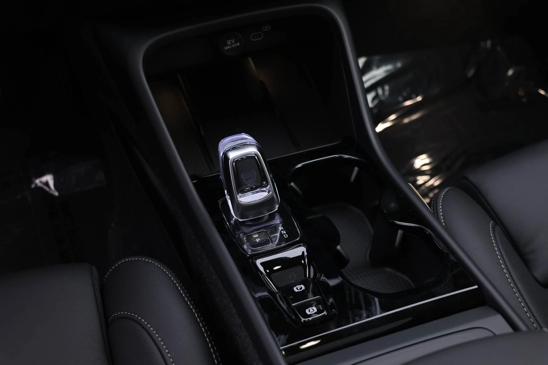 2025 Volvo XC40 Ultra - Photo 12