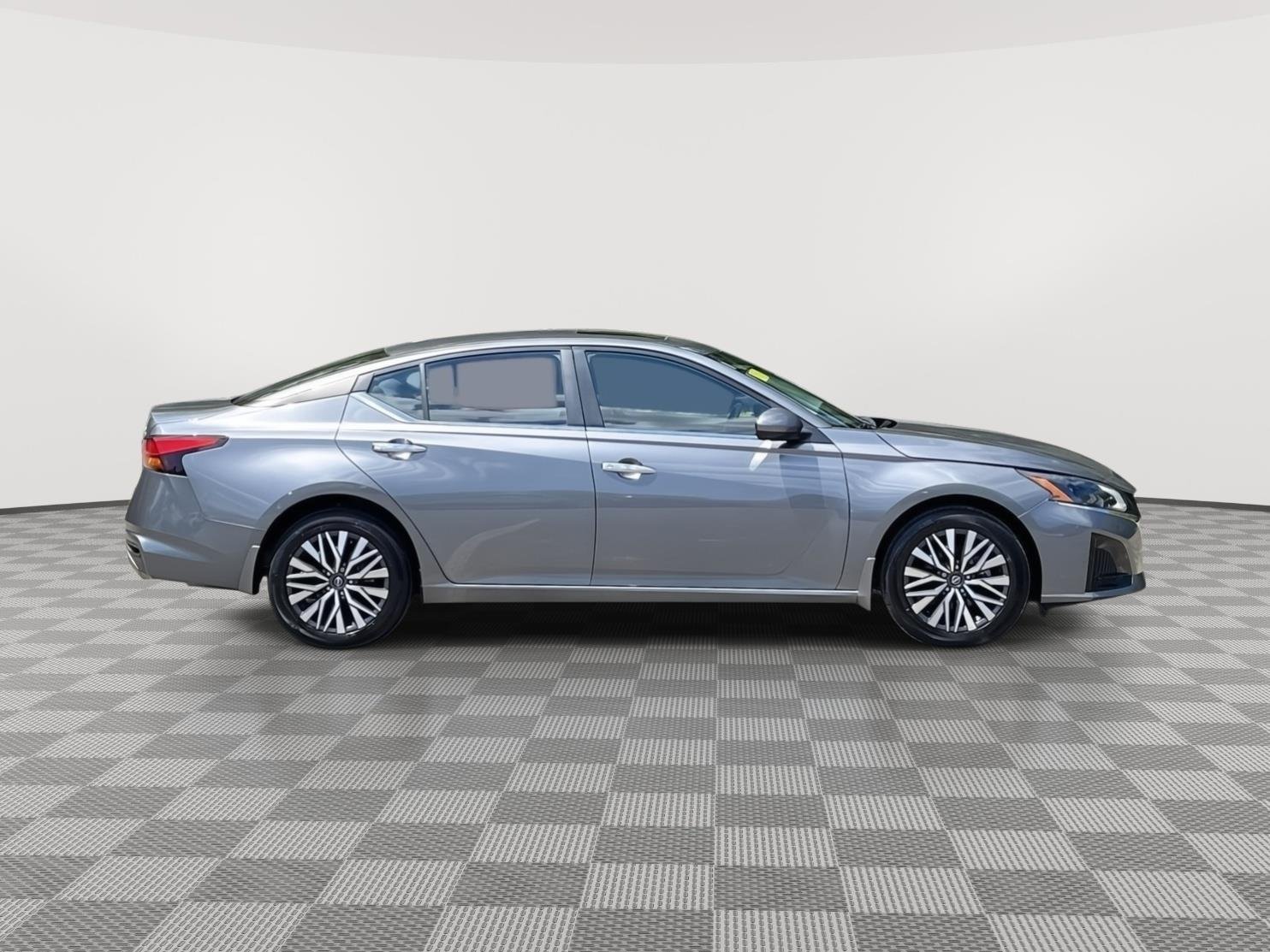 Used 2024 Gun Metallic Nissan 2.5 SV image 4