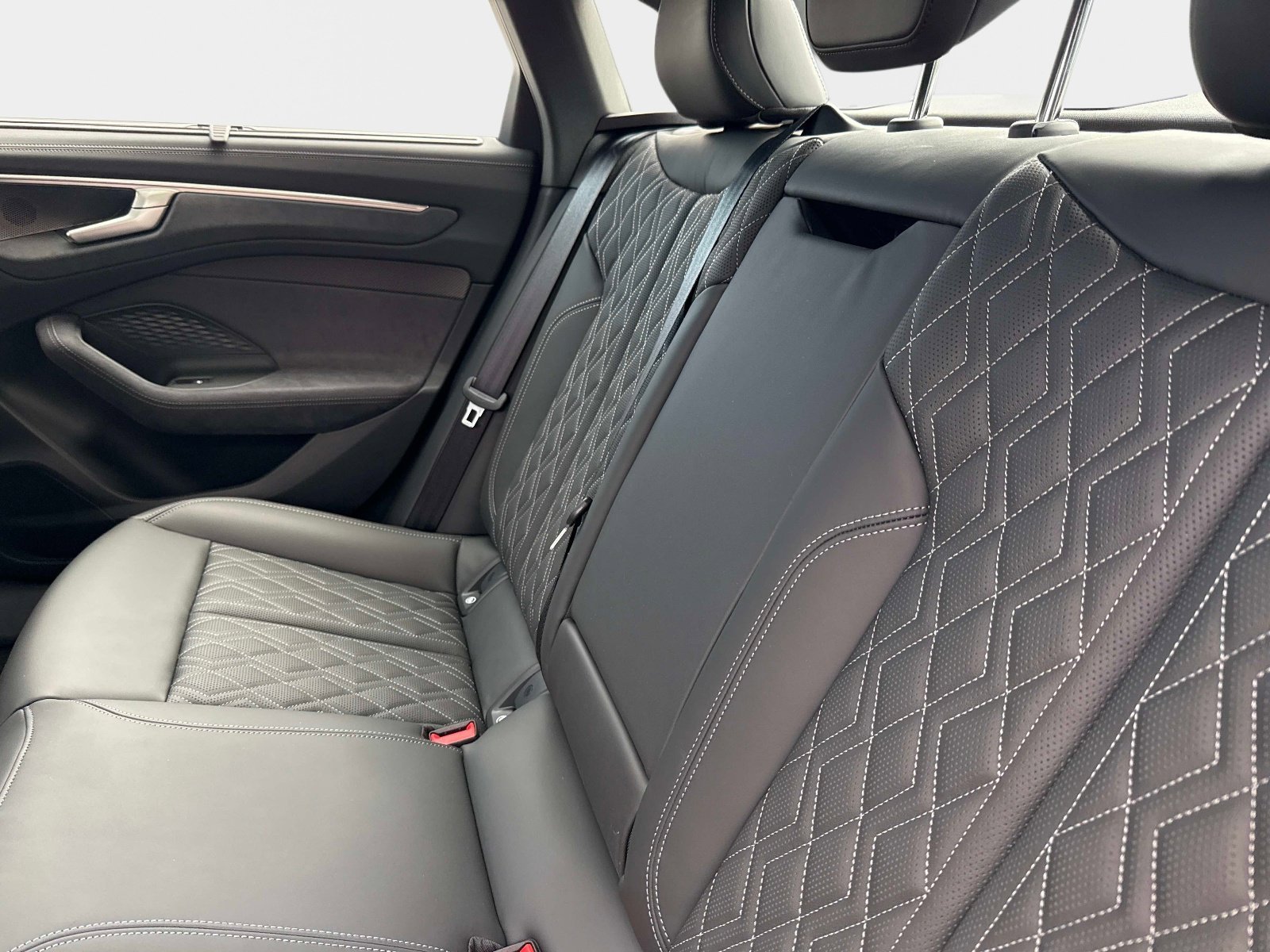 New 2026 Daytona Gray Pearl Effect Audi Prestige image 11