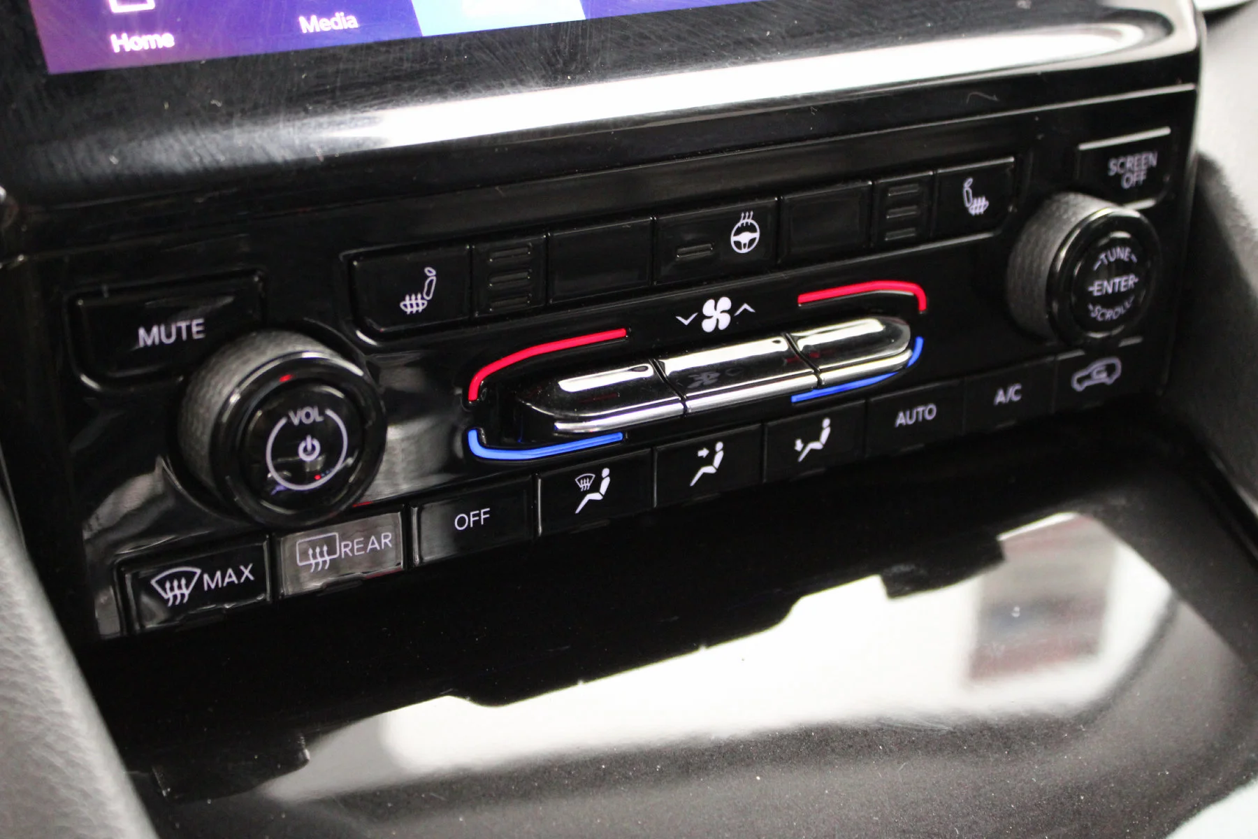 Used 2023 Silver Zynith Jeep Limited 4x4 image 33