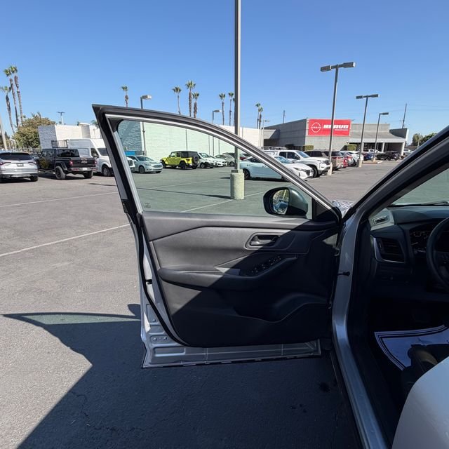 Used 2024 Silver Nissan S image 19