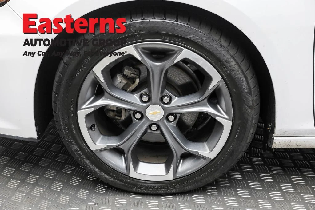 Used 2024 White Chevrolet LT image 31