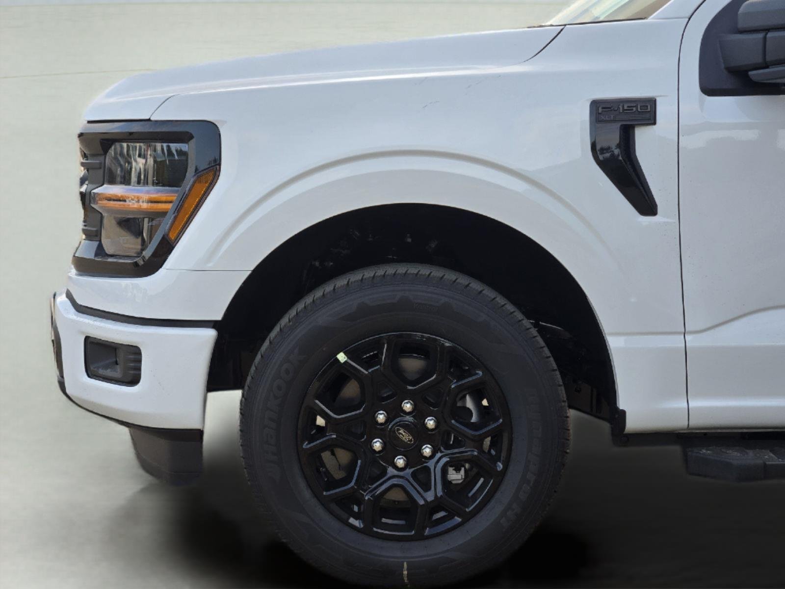 New 2026 Oxford White Ford XLT image 6