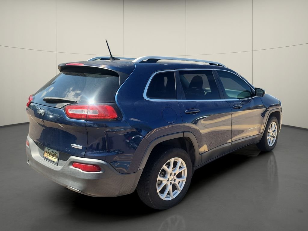 Used 2018 Blue Jeep Latitude Plus image 7