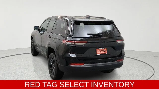 New 2026 Diamond Black Crystal Pearl-Coat Exterior Paint Jeep Laredo Altitude image 6