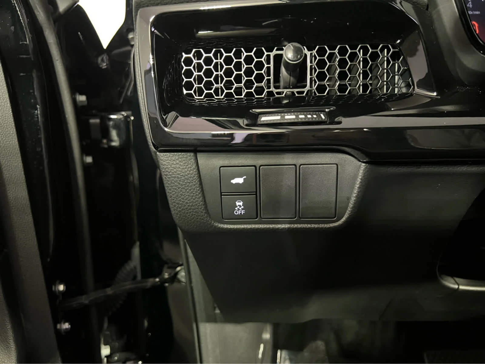 Used 2025 Crystal Black Pearl Honda EX-L image 18