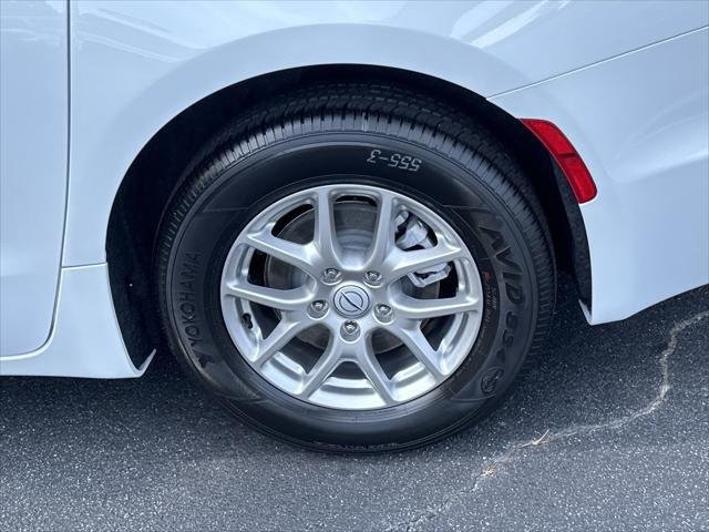 New 2025 Bright White Clear-Coat Exterior Paint Chrysler LX image 65