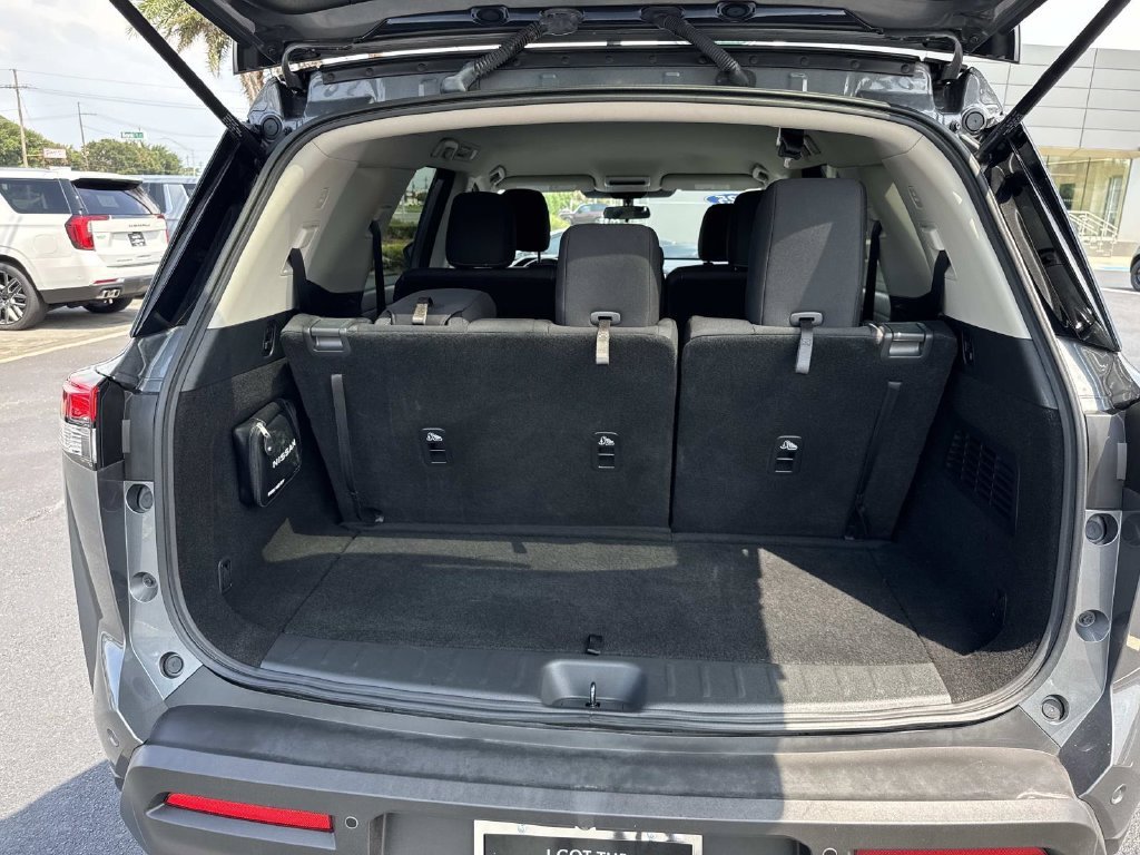 Used 2025 Gray Nissan S image 8