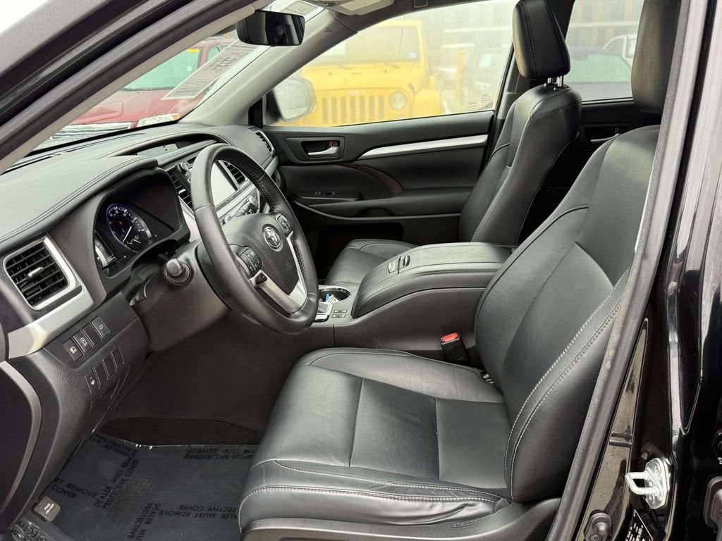 Used 2017 Black Toyota XLE image 14