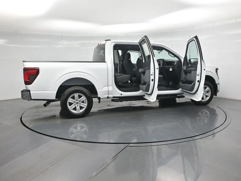 New 2026 Oxford White Ford XL image 3