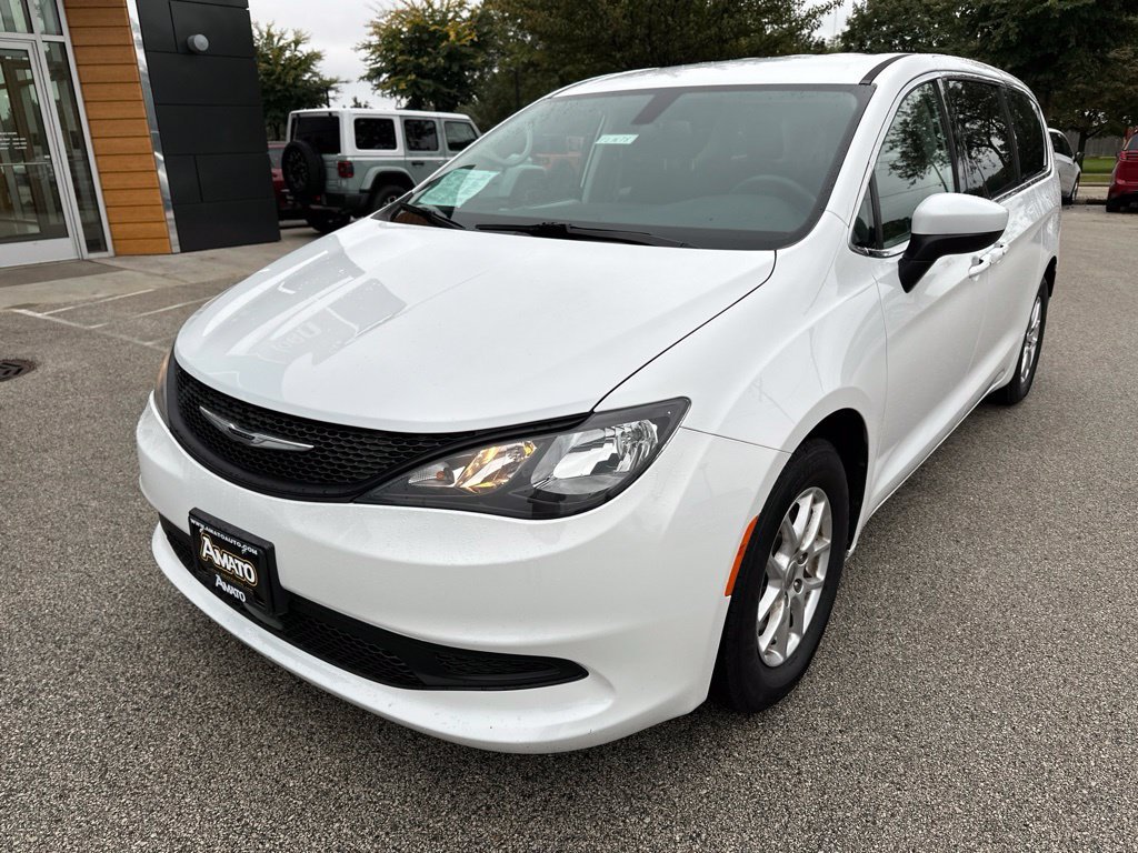 Used 2022 White Chrysler LX image 29