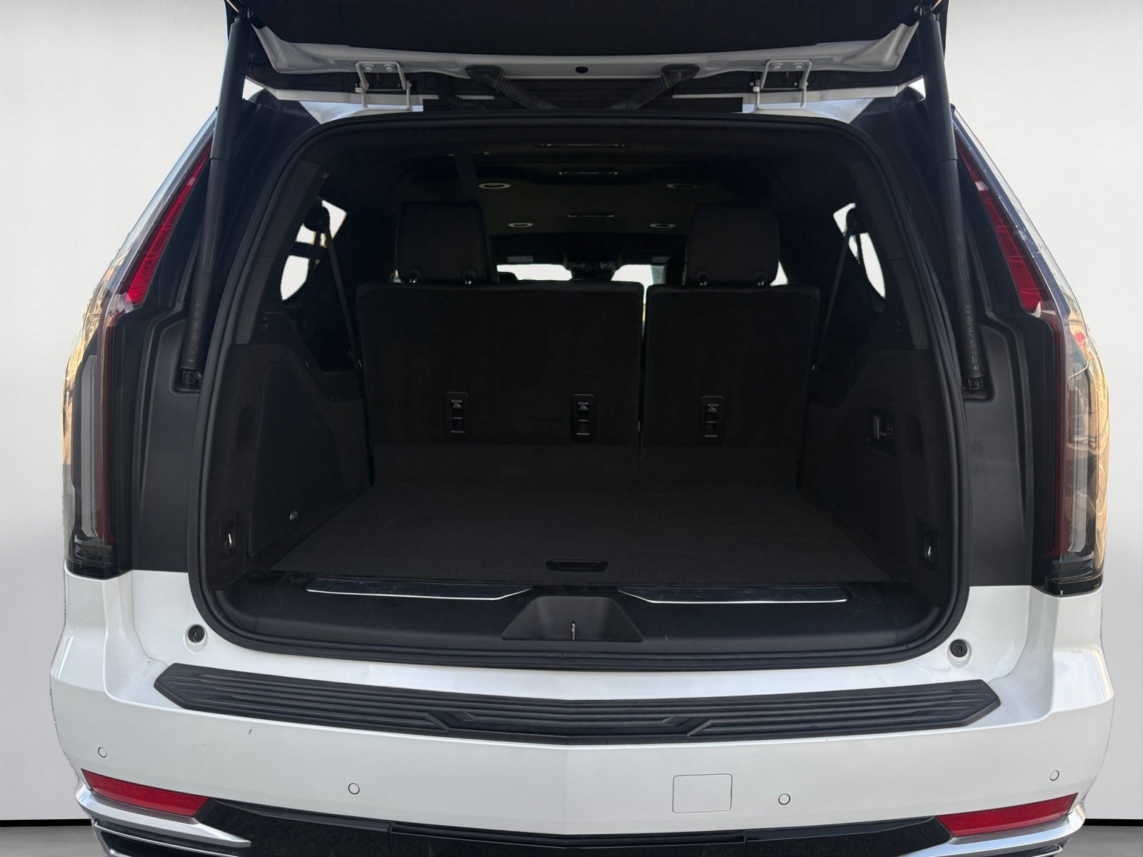 Used 2024 White Cadillac Luxury image 19