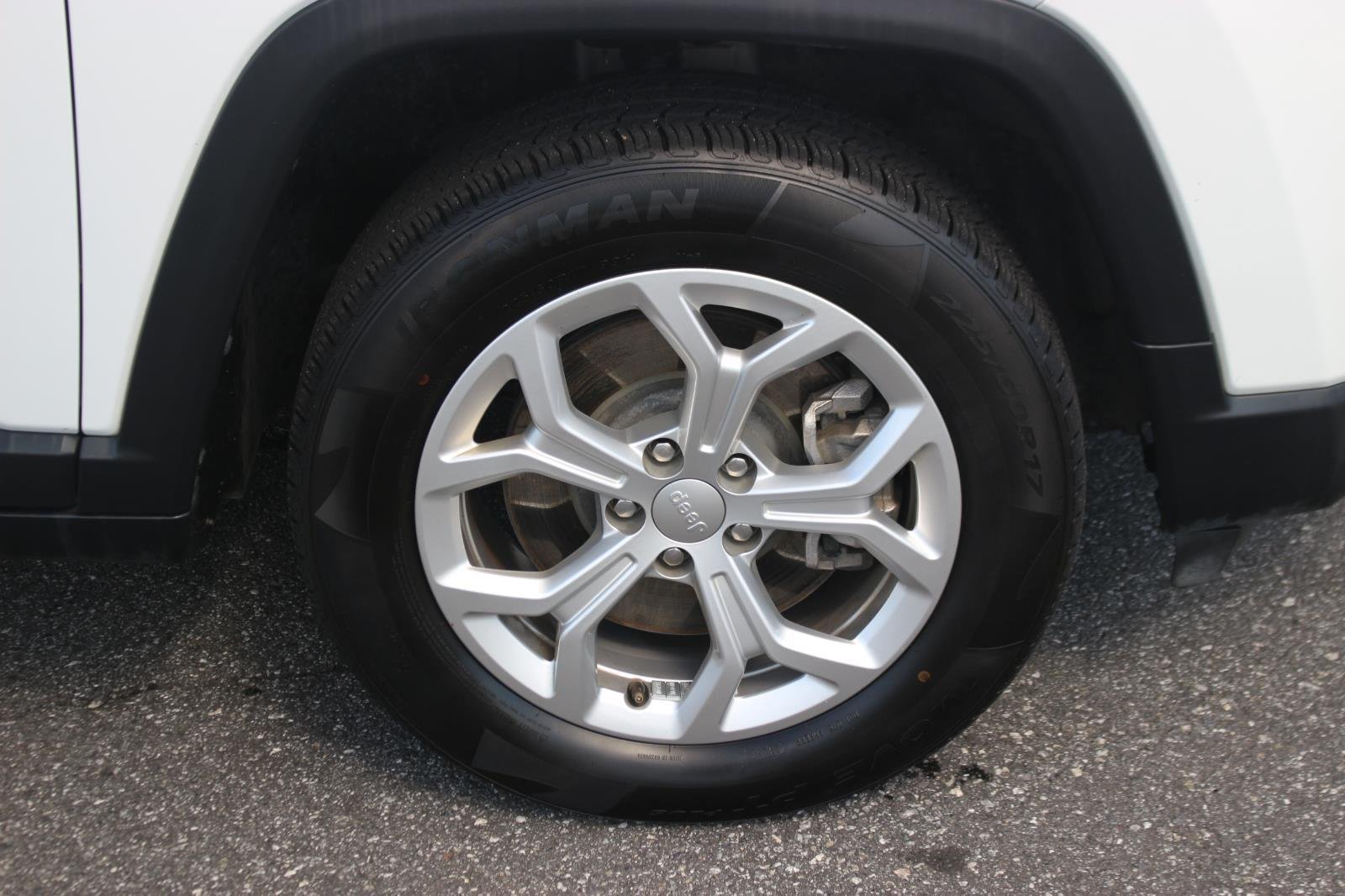 Used 2024 White Jeep Latitude image 35
