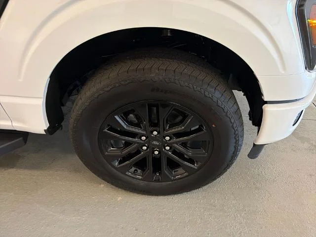 New 2026 Oxford White Ford Lariat® image 22