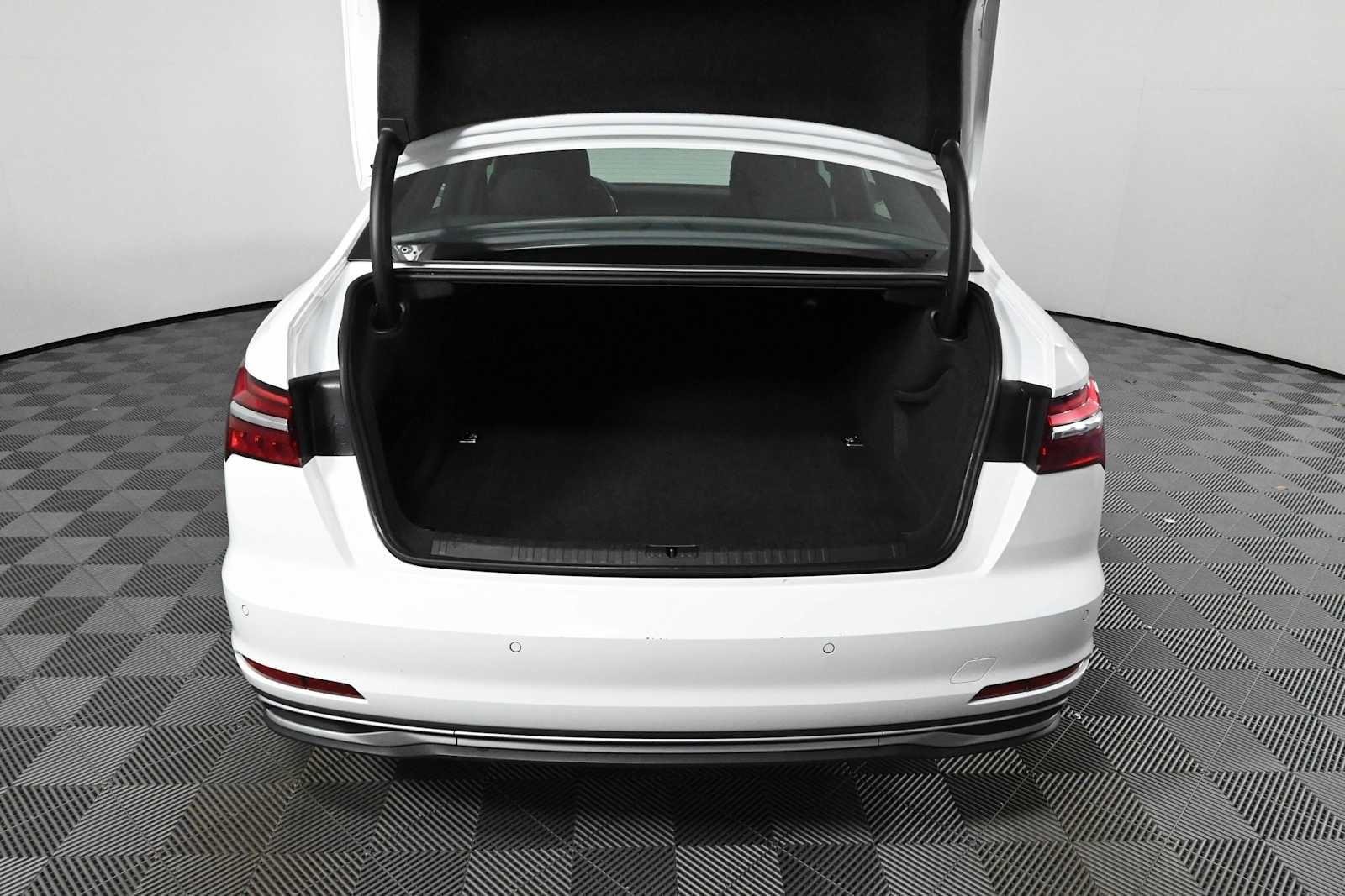 Used 2024  AUDI  image 9