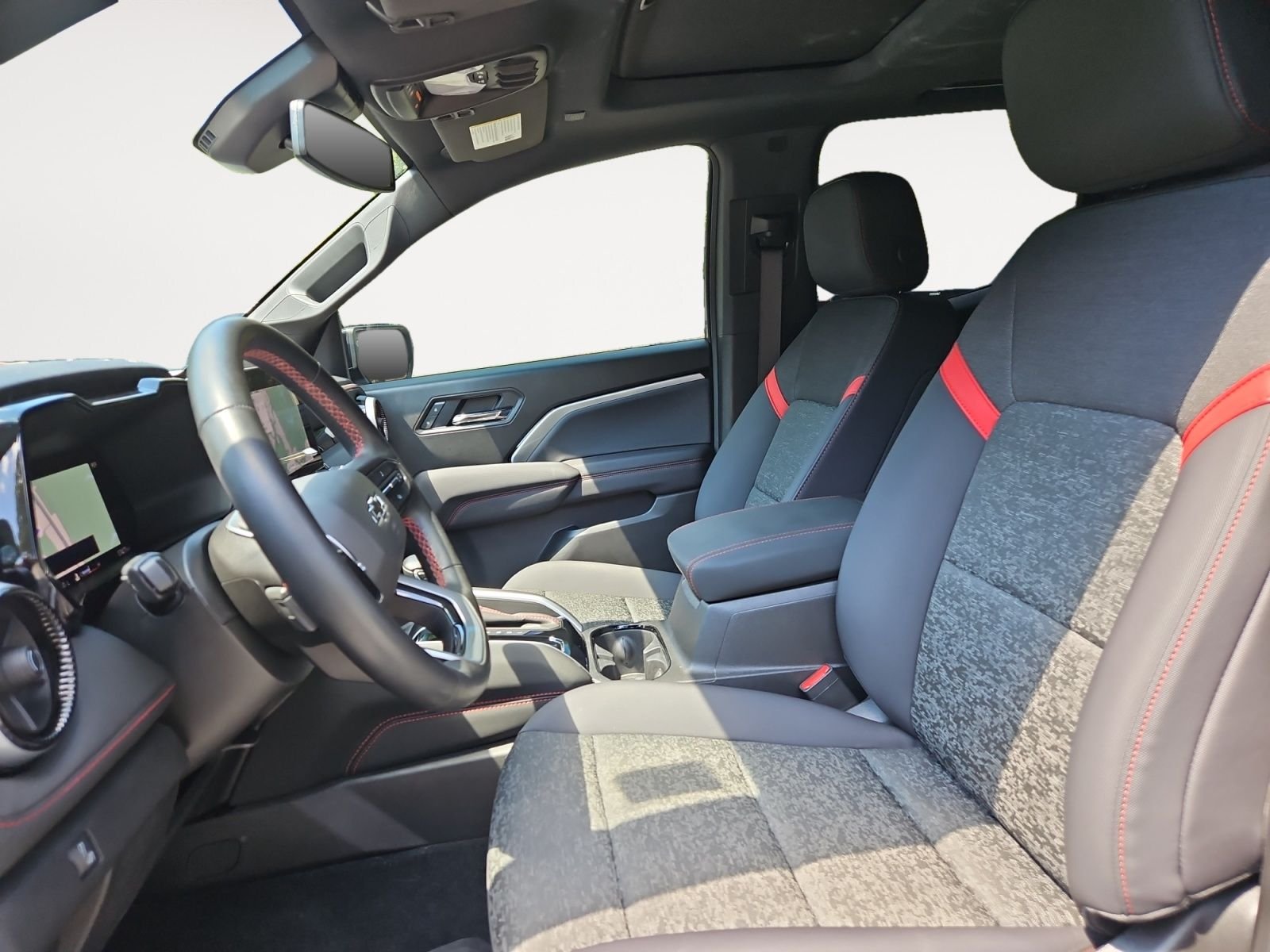 Used 2025 Gray Chevrolet Z71 image 9