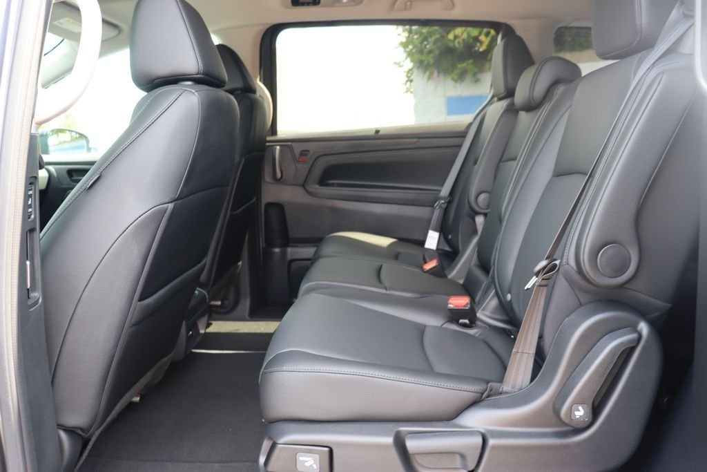 Used 2026 Modern Steel Metallic Honda EX-L image 11