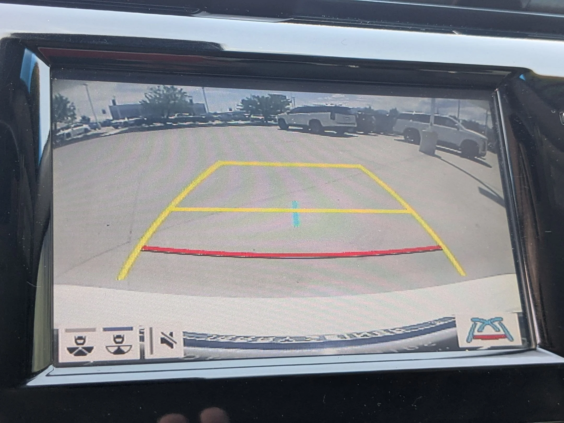 Used 2018 Super White Toyota SE image 23
