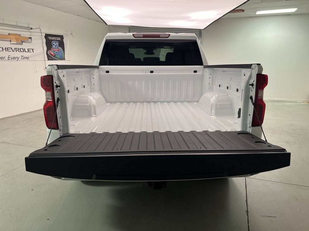 New 2026 Summit White Chevrolet LT (2FL) image 23