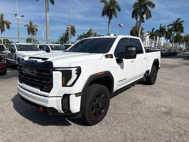 Used 2024 White GMC AT4 image 3