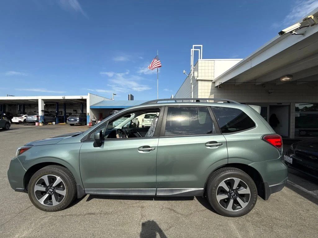 Used 2018 Green Subaru 2.5i Premium image 12